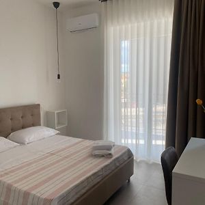 Hyria Rooms